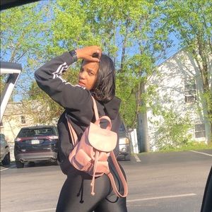 Meet your Posher, Thalia